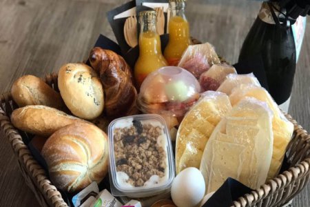 Ontbijtmand van Hotel Bru